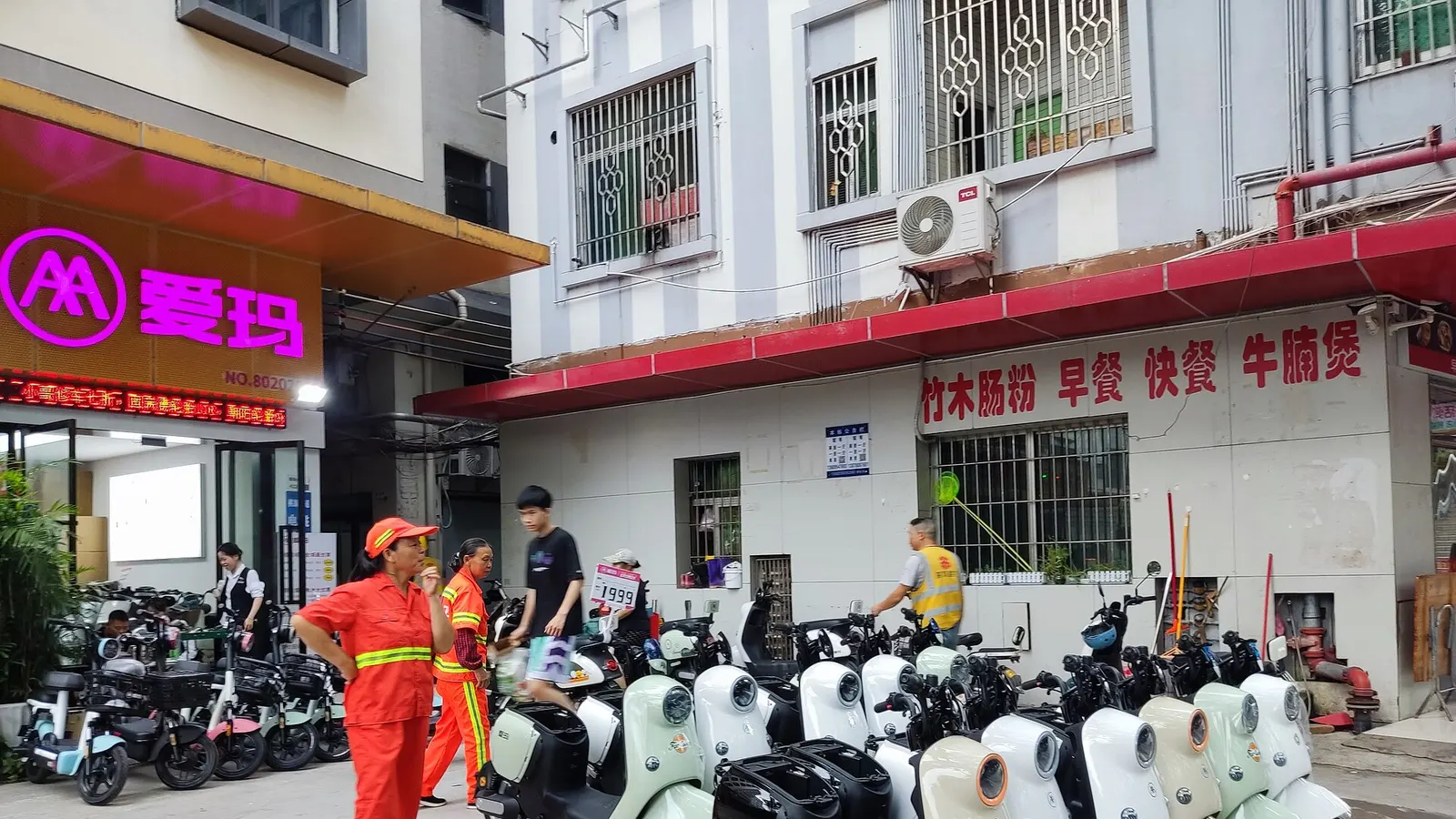 Showroom Quận 7